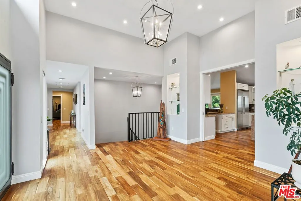 436 Levering Avenue, Los Angeles, California 90024 home-pic-11