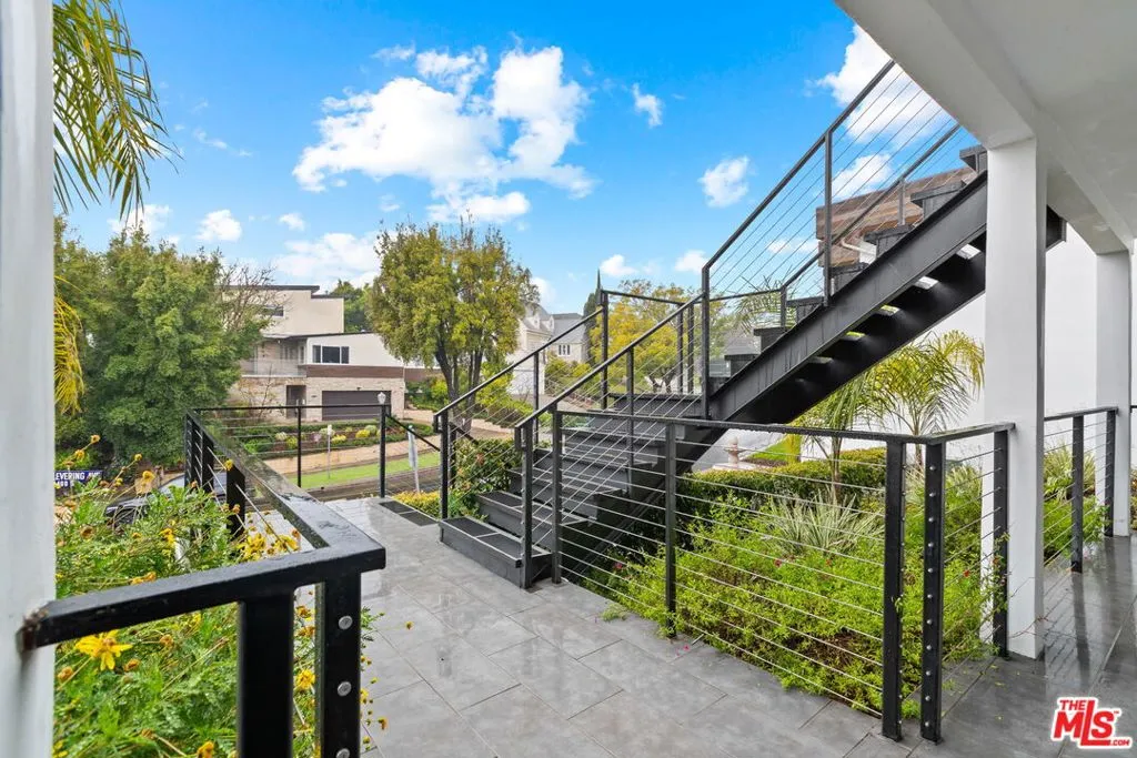 436 Levering Avenue, Los Angeles, California 90024 home-pic-4