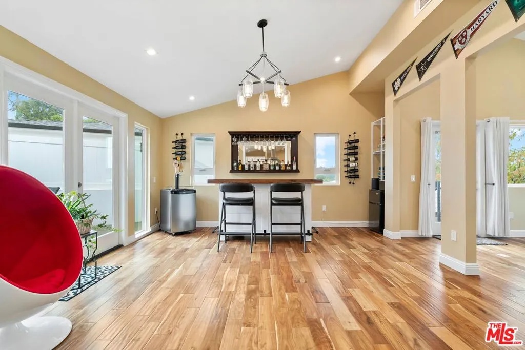 436 Levering Avenue, Los Angeles, California 90024 home-pic-17