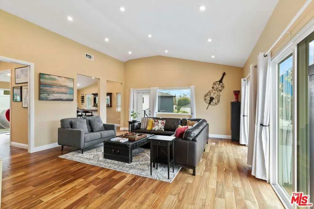 436 Levering Avenue, Los Angeles, California 90024 home-pic-13