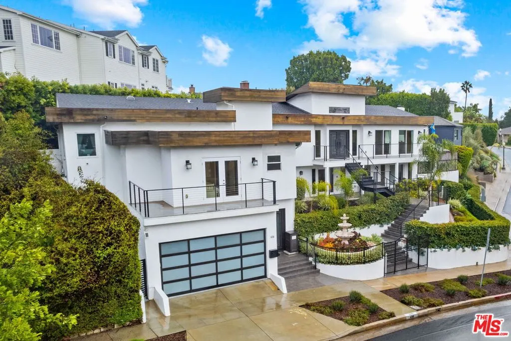 436 Levering Avenue, Los Angeles, California 90024 home-pic-1