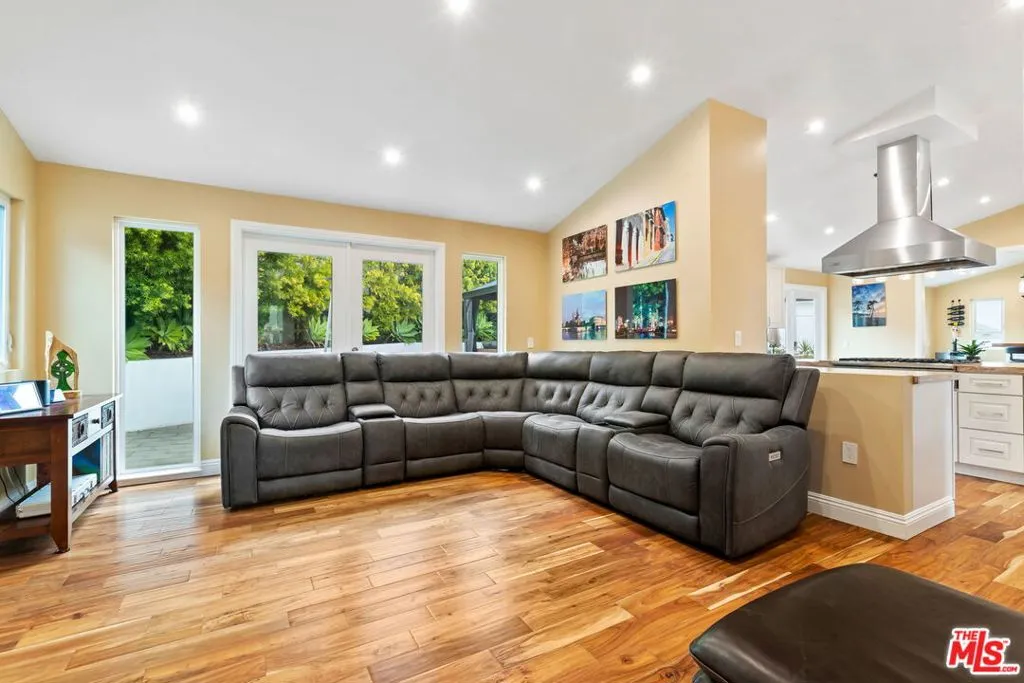 436 Levering Avenue, Los Angeles, California 90024 home-pic-24