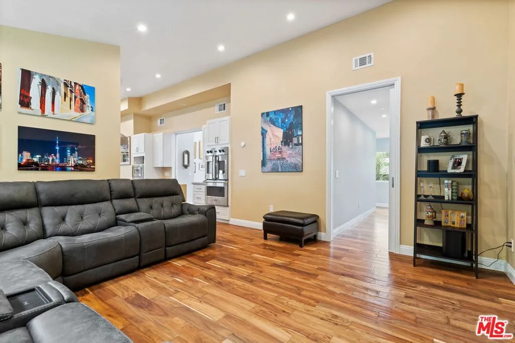 436 Levering Avenue, Los Angeles, California 90024 home-pic-26