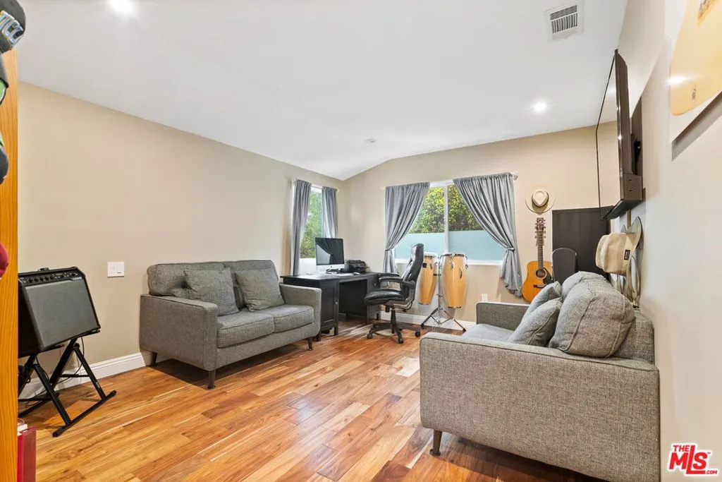 436 Levering Avenue, Los Angeles, California 90024 home-pic-41