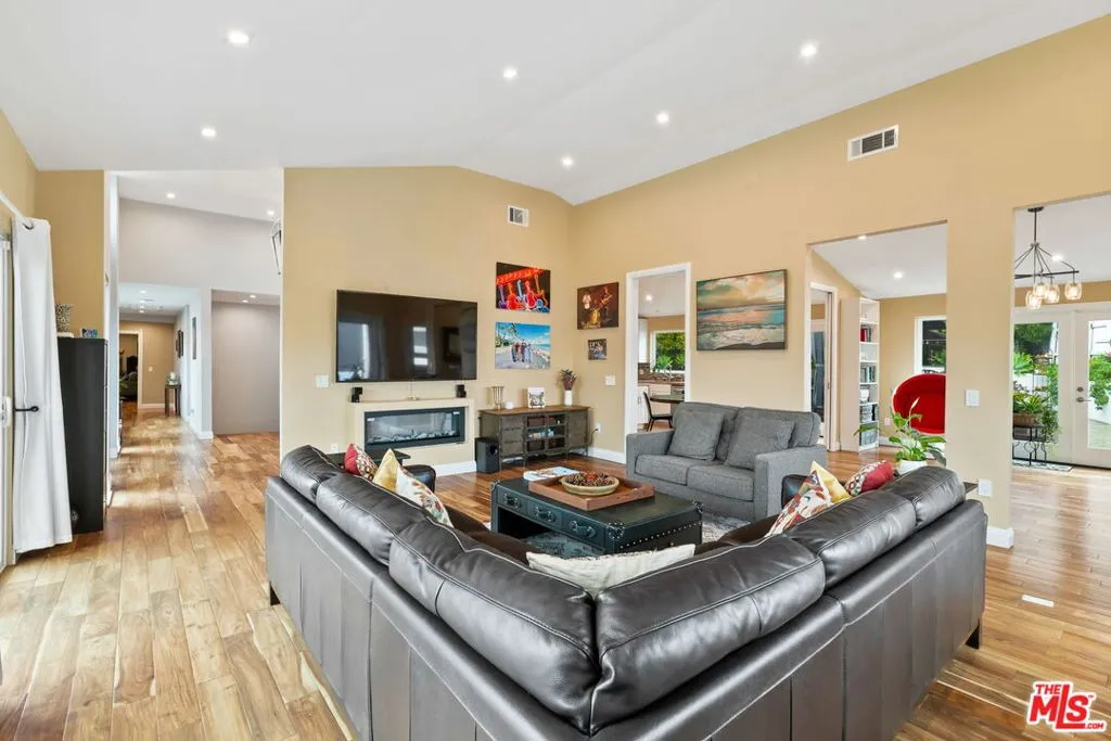 436 Levering Avenue, Los Angeles, California 90024 home-pic-14