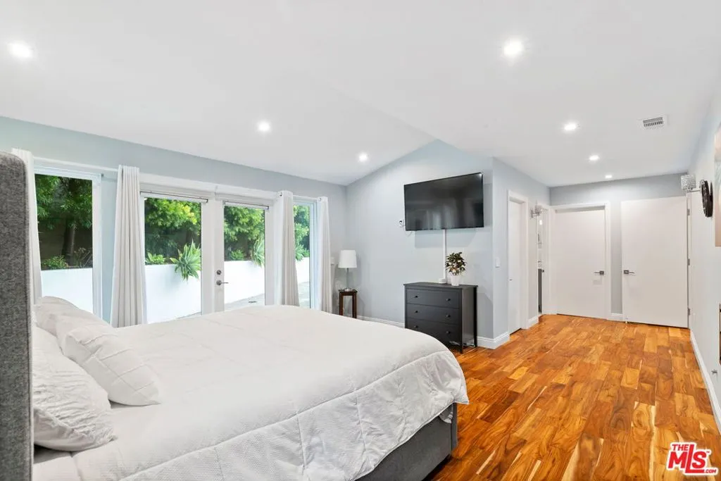 436 Levering Avenue, Los Angeles, California 90024 home-pic-32