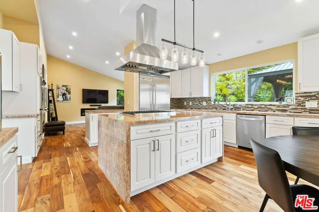 436 Levering Avenue, Los Angeles, California 90024 home-pic-21