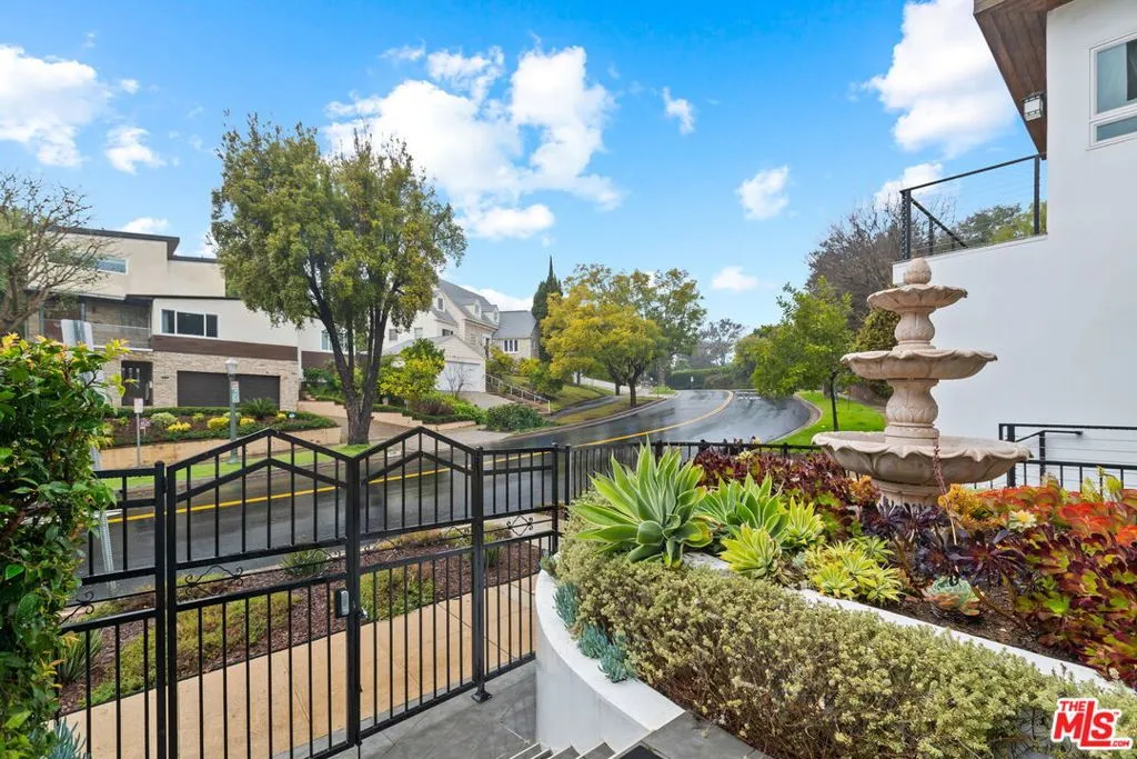 436 Levering Avenue, Los Angeles, California 90024 home-pic-3