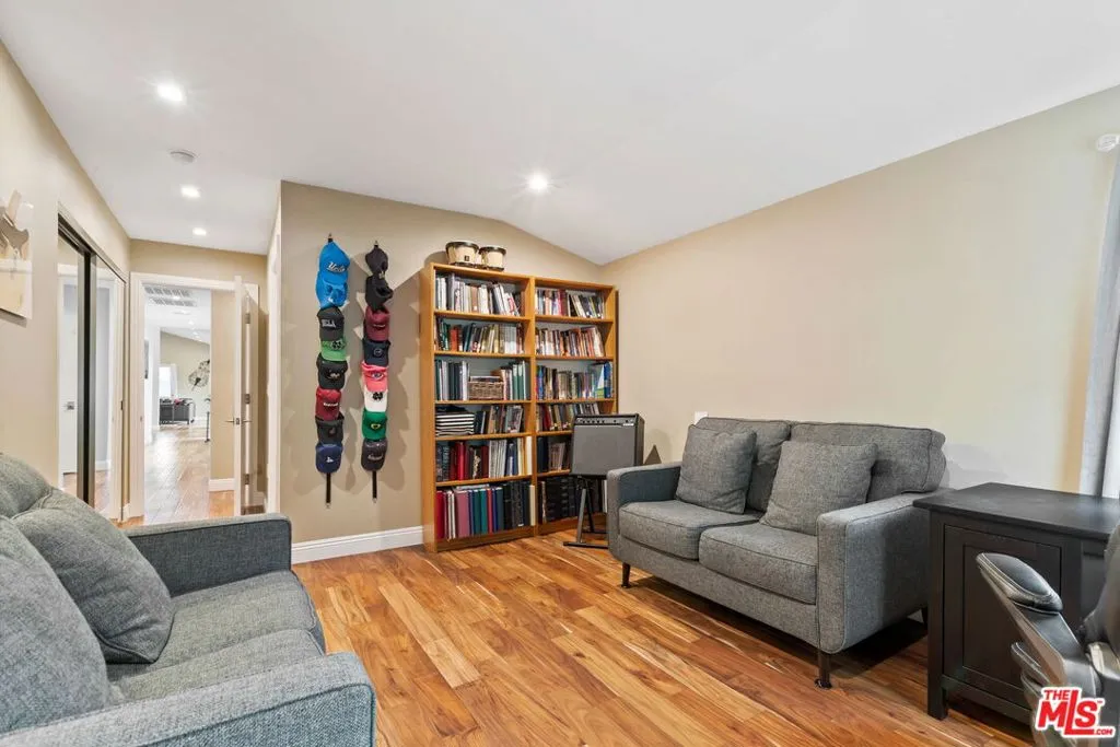 436 Levering Avenue, Los Angeles, California 90024 home-pic-42