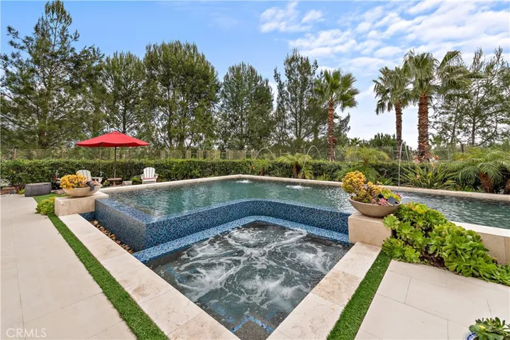 Pool and Jacuzzi.