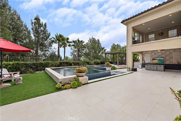 Backyard oasis without any neighbors.