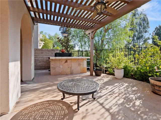 26913 Pinehurst Drive 18, Valencia, California 91355