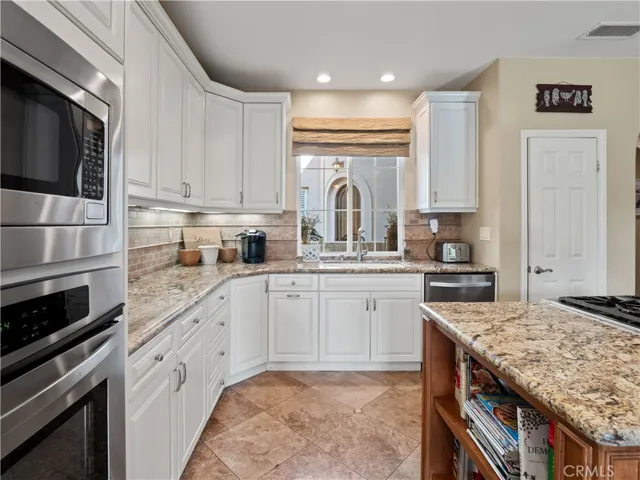 26913 Pinehurst Drive 18, Valencia, California 91355