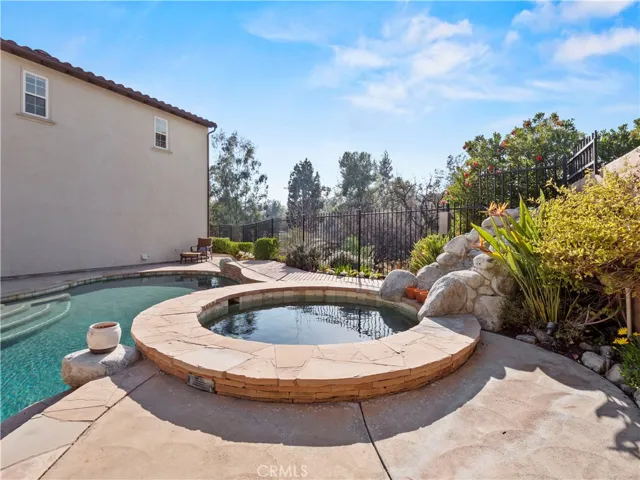 26913 Pinehurst Drive 18, Valencia, California 91355