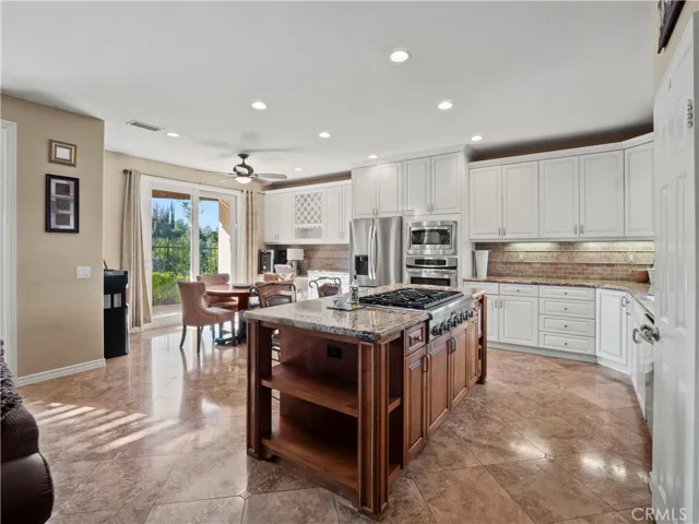 26913 Pinehurst Drive 18, Valencia, California 91355