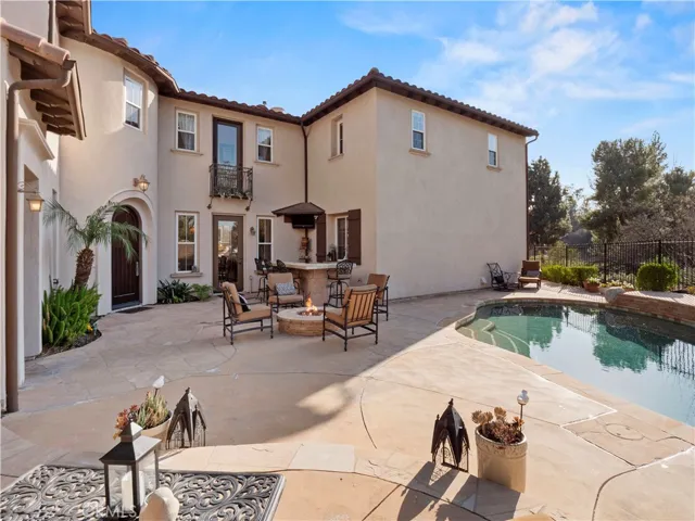 26913 Pinehurst Drive 18, Valencia, California 91355