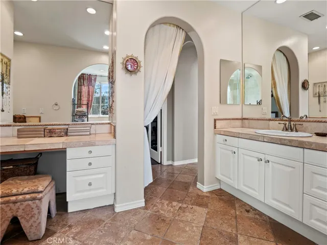 26913 Pinehurst Drive 18, Valencia, California 91355