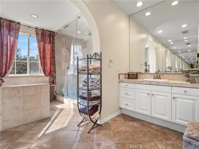 26913 Pinehurst Drive 18, Valencia, California 91355