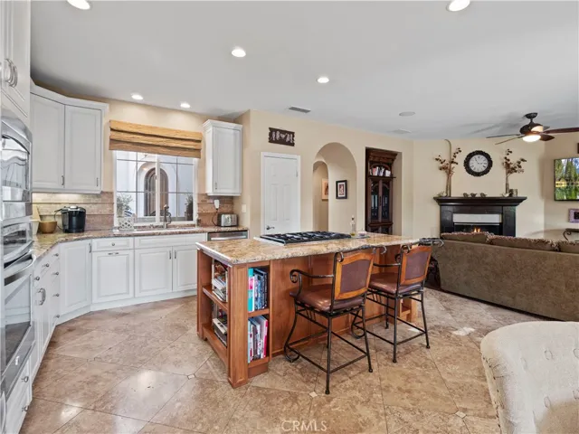26913 Pinehurst Drive 18, Valencia, California 91355