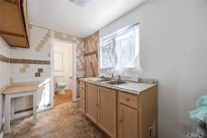 1606 E 52nd Street, Los Angeles, California 90011