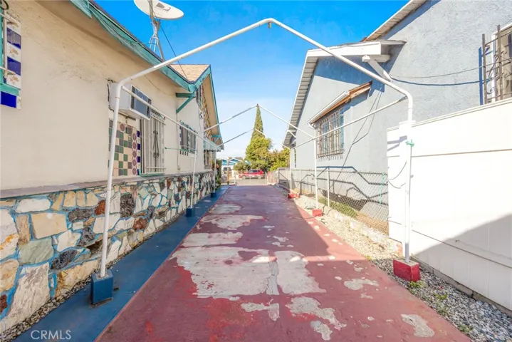 1606 E 52nd Street, Los Angeles, California 90011
