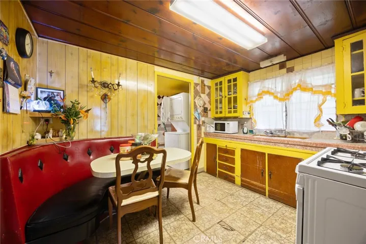 1606 E 52nd Street, Los Angeles, California 90011