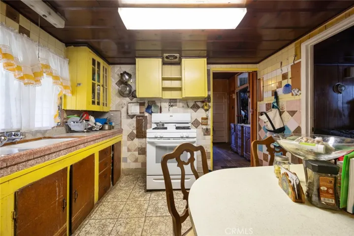 1606 E 52nd Street, Los Angeles, California 90011