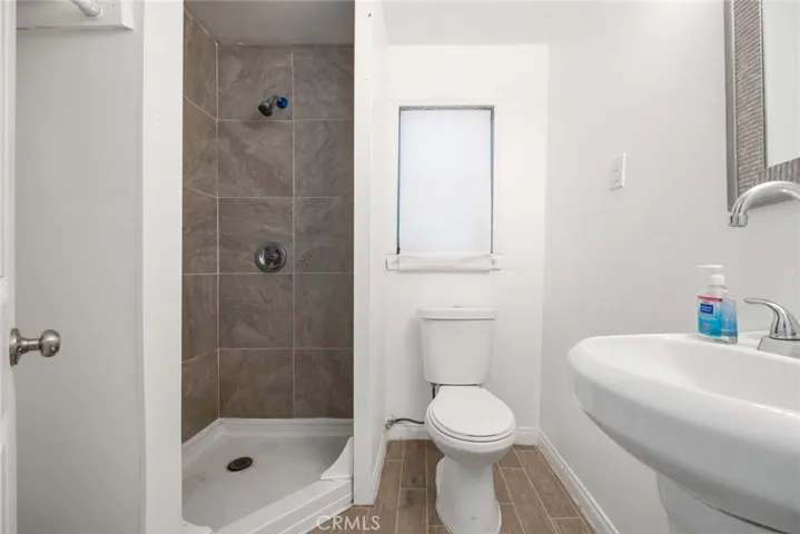 1606 E 52nd Street, Los Angeles, California 90011
