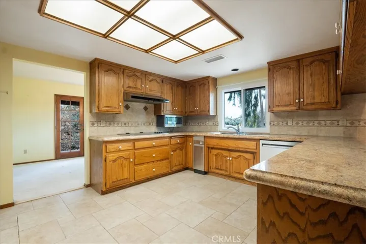 kitchen/dining