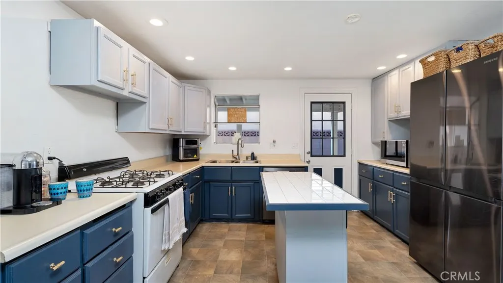 121 W Greenway Avenue, Orange, California 92865 home-pic-27
