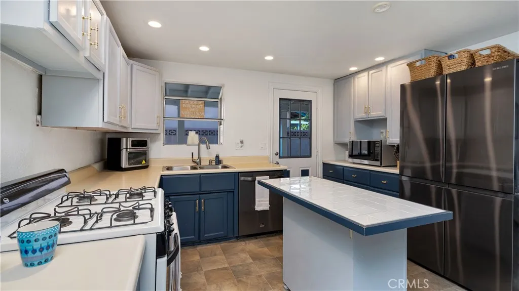 121 W Greenway Avenue, Orange, California 92865 home-pic-23