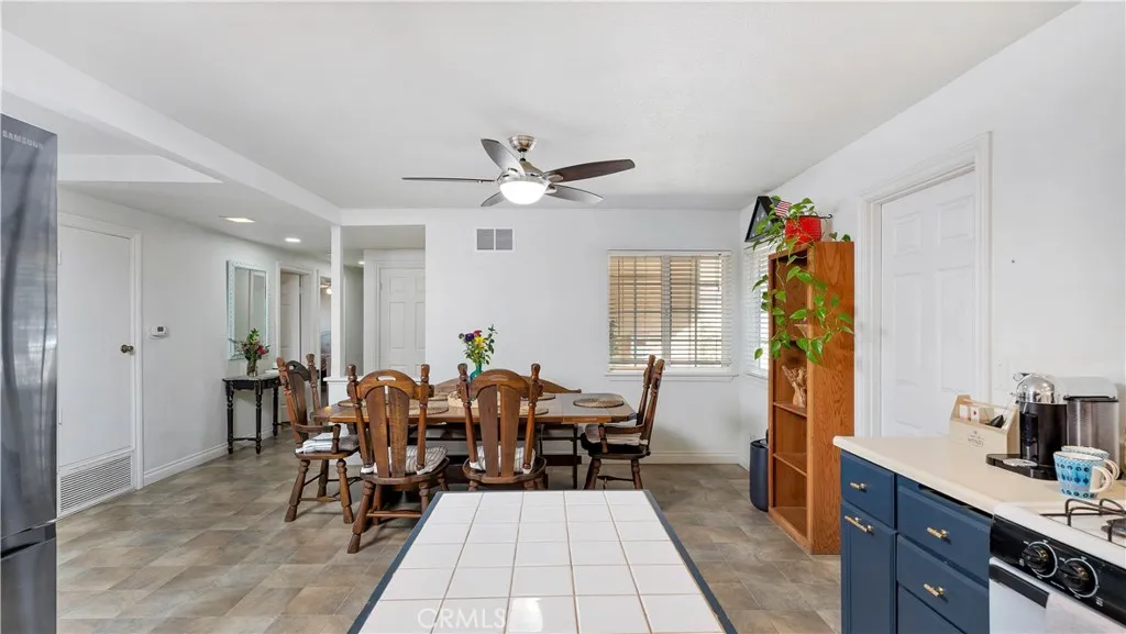 121 W Greenway Avenue, Orange, California 92865 home-pic-22