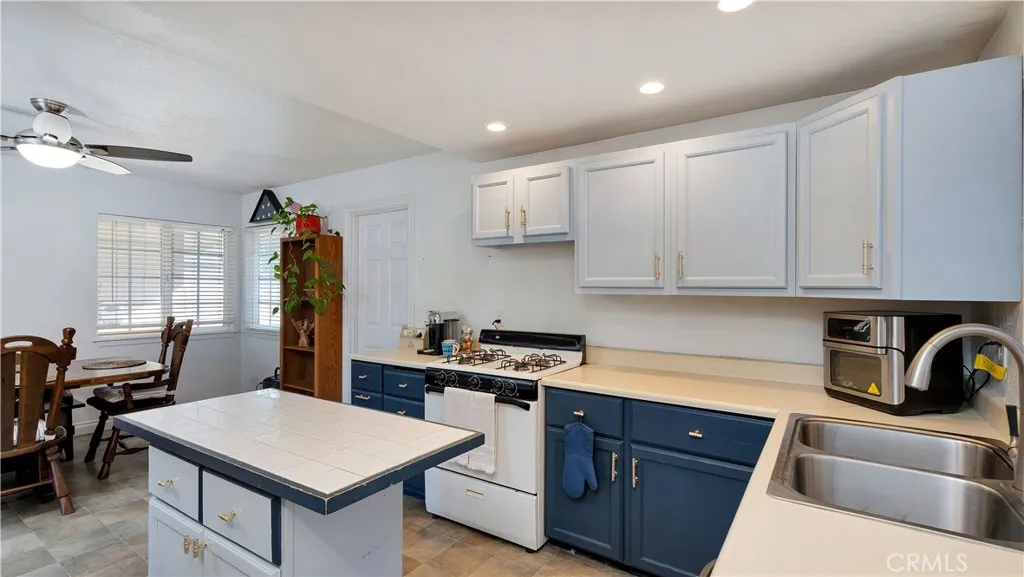 121 W Greenway Avenue, Orange, California 92865 home-pic-25
