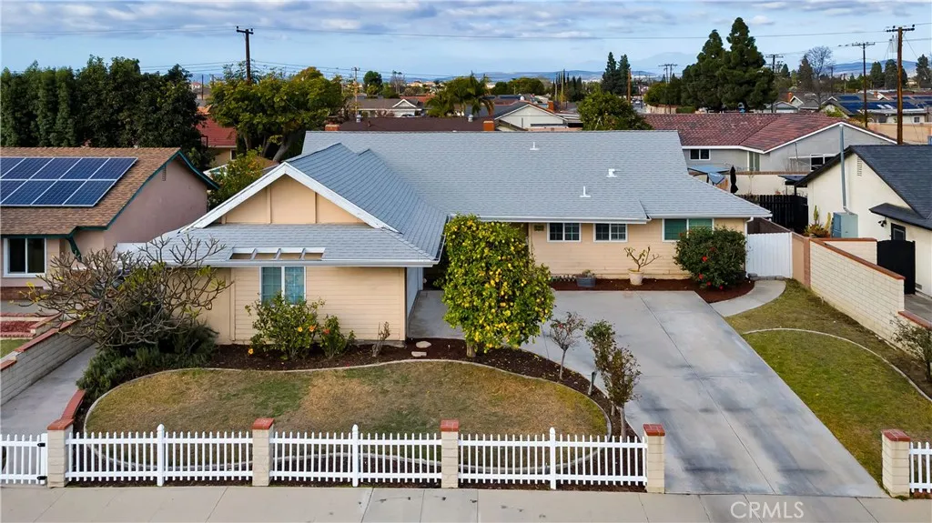 121 W Greenway Avenue, Orange, California 92865 home-pic-0
