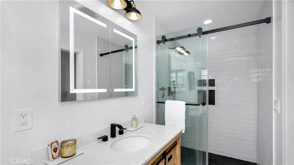 121 W Greenway Avenue, Orange, California 92865 home-pic-12