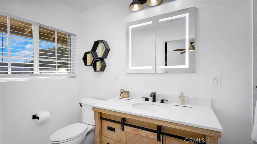 121 W Greenway Avenue, Orange, California 92865 home-pic-11