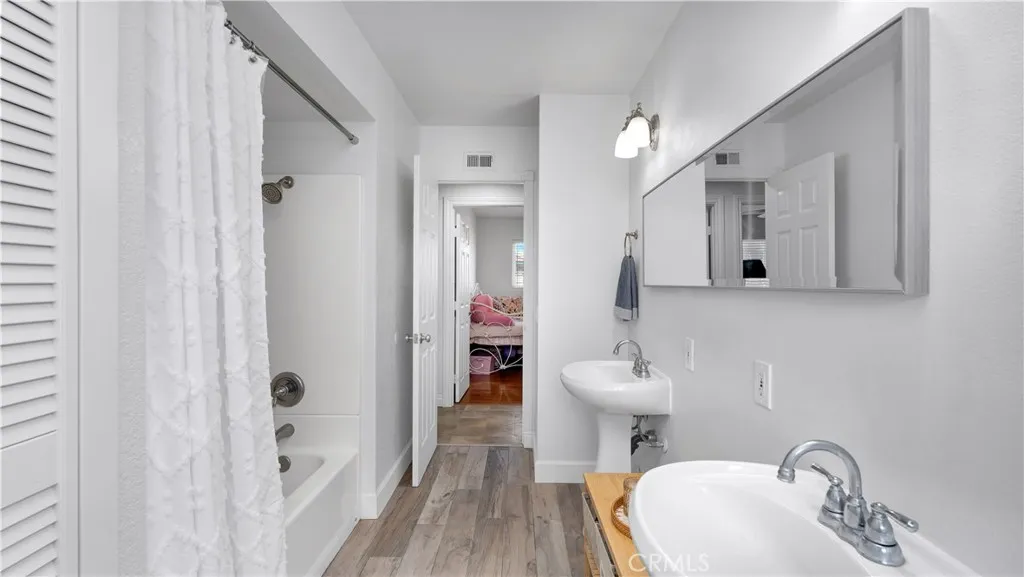 121 W Greenway Avenue, Orange, California 92865 home-pic-21