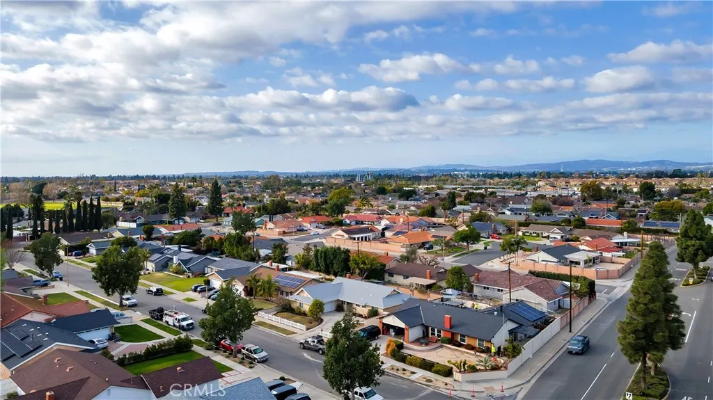121 W Greenway Avenue, Orange, California 92865 home-pic-35