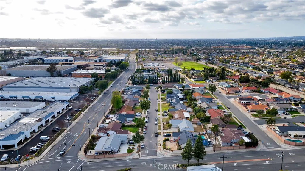 121 W Greenway Avenue, Orange, California 92865 home-pic-33