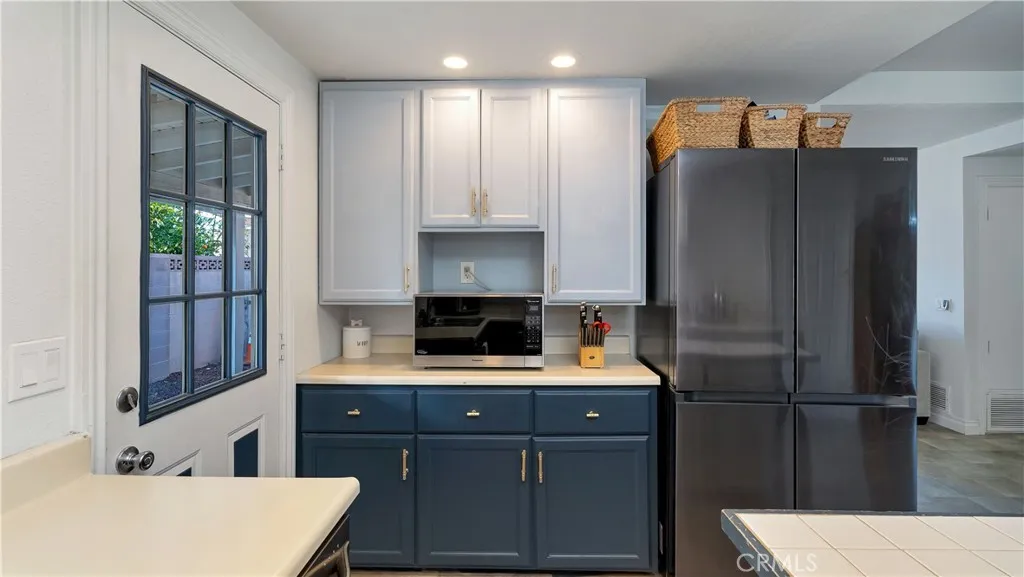 121 W Greenway Avenue, Orange, California 92865 home-pic-24