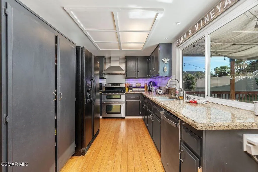 1076 Calle Contento, Thousand Oaks, California 91360 home-pic-12