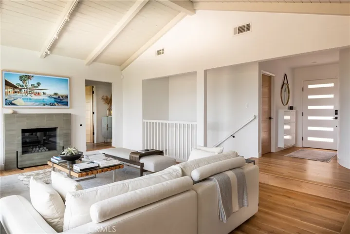 15025 Del Gado Drive, Sherman Oaks, California 91403
