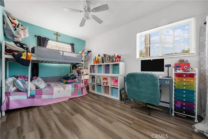 TOP UNIT BEDROOM 2
