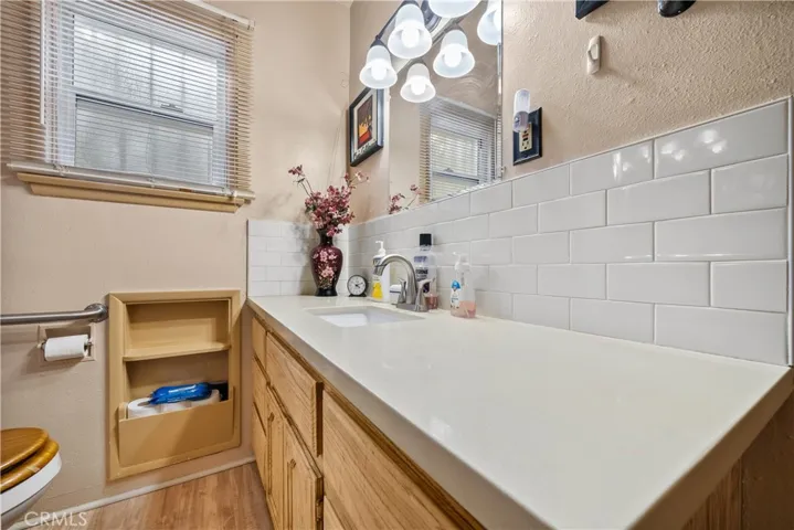 BOTTOM UNIT BATHROOM