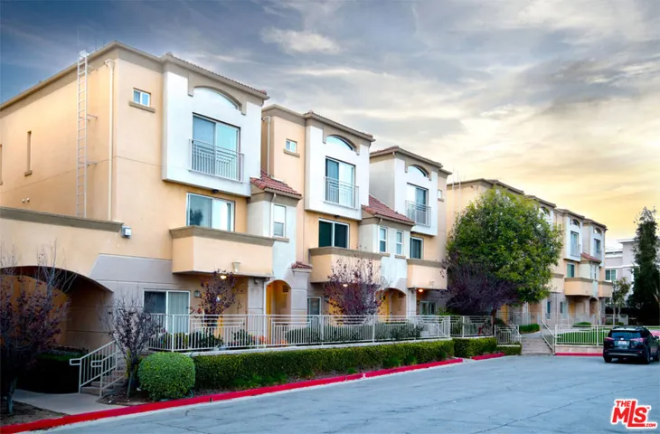 5200 Premiere Hills Circle 243, Woodland Hills, California 91364