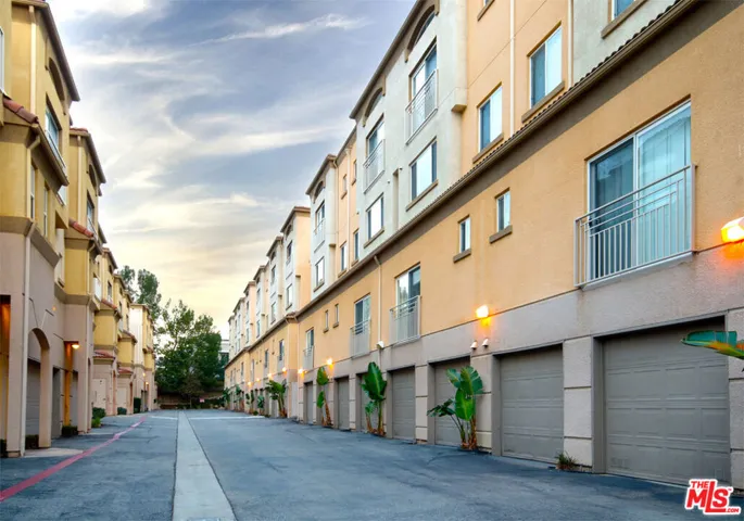 5200 Premiere Hills Circle 243, Woodland Hills, California 91364