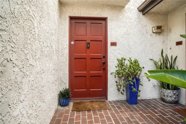 4958 Woodman Avenue 107, Sherman Oaks, California 91423