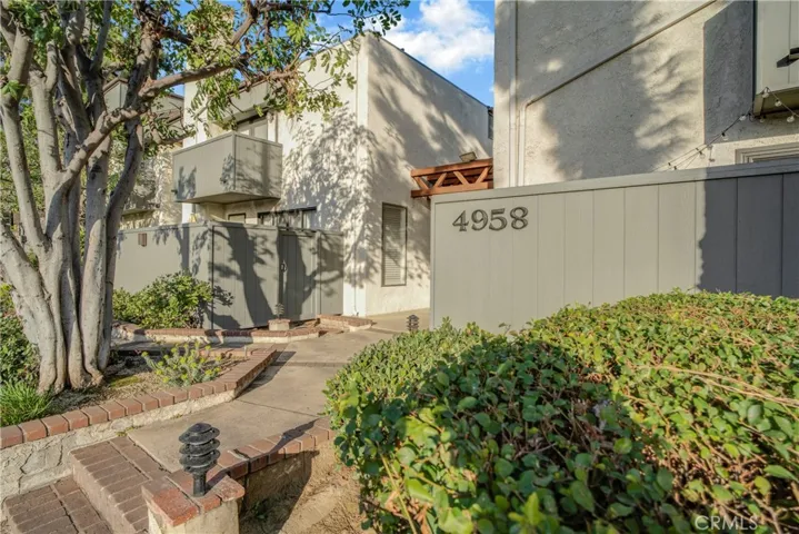 4958 Woodman Avenue 107, Sherman Oaks, California 91423