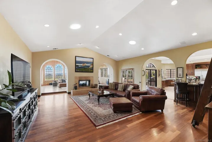 12963 Glen Circle Rd, Poway, California 92064