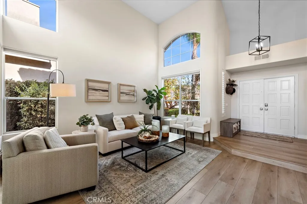Vaulted ceilings, Laminate wood floors Vaulted ceilings, Laminate wood floors